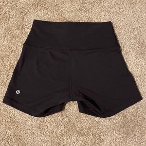 LuluLemon Size 8 Wunder Train Shorts